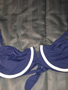 Amazon Essentials Navy Blue Underwire Bikini Top with White Trim Size 2xl